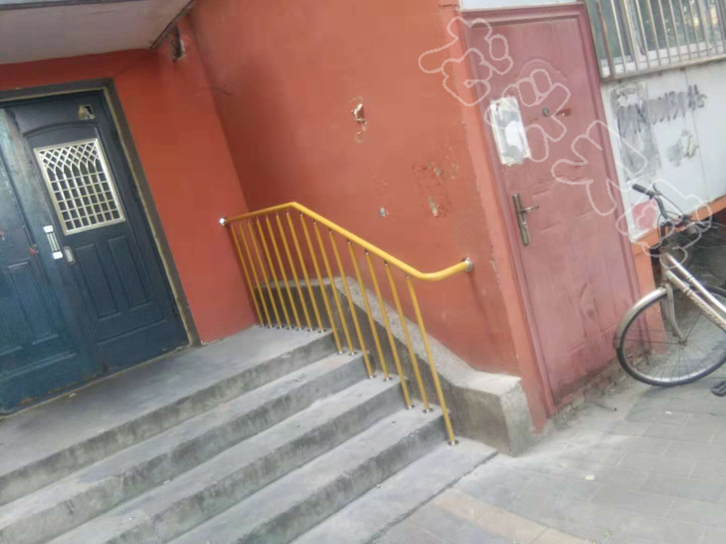 旧小区楼梯扶手