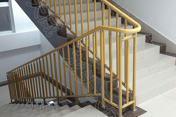 常见的楼梯扶手优缺点（图）